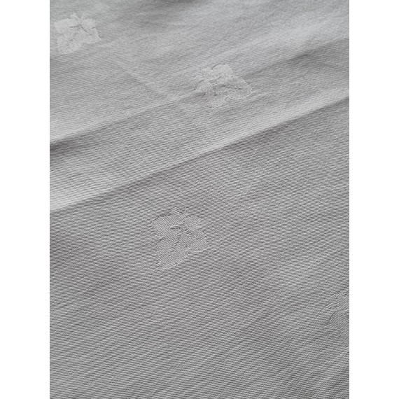 Hvit damaskduk med sjattering av blader, 140 x 180 cm, ingen flekker