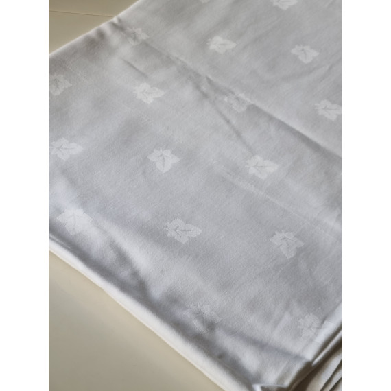 Hvit damaskduk med sjattering av blader, 140 x 180 cm, ingen flekker