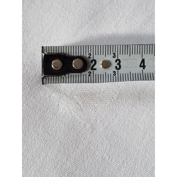 Hvit damaskduk med sjattering av blader, 140 x 180 cm, ingen flekker