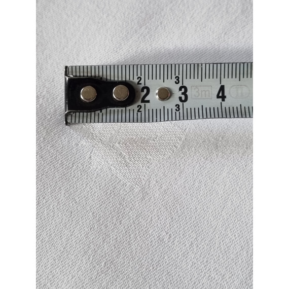 Hvit damaskduk med sjattering av blader, 140 x 180 cm, ingen flekker