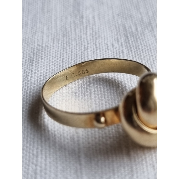 Herlig knute ring i 585 gult gull, strl 53,5, med kuler på siden, 2,61 gram