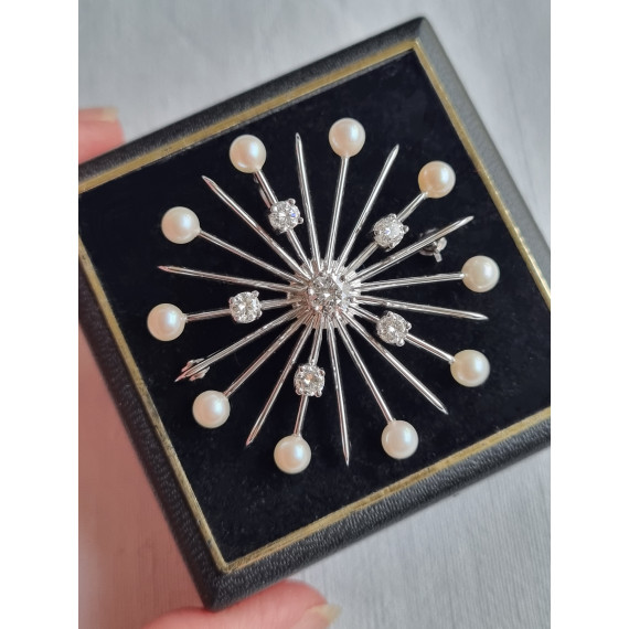 Sonja nålen i 585 hvitt gull, med diamanter og perler, anheng og med nål