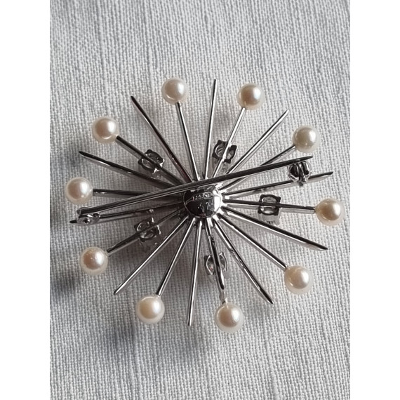 Sonja nålen i 585 hvitt gull, med diamanter og perler, anheng og med nål