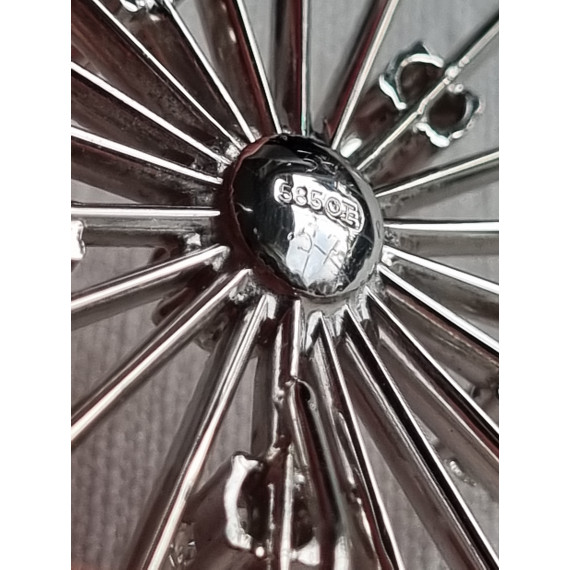 Sonja nålen i 585 hvitt gull, med diamanter og perler, anheng og med nål