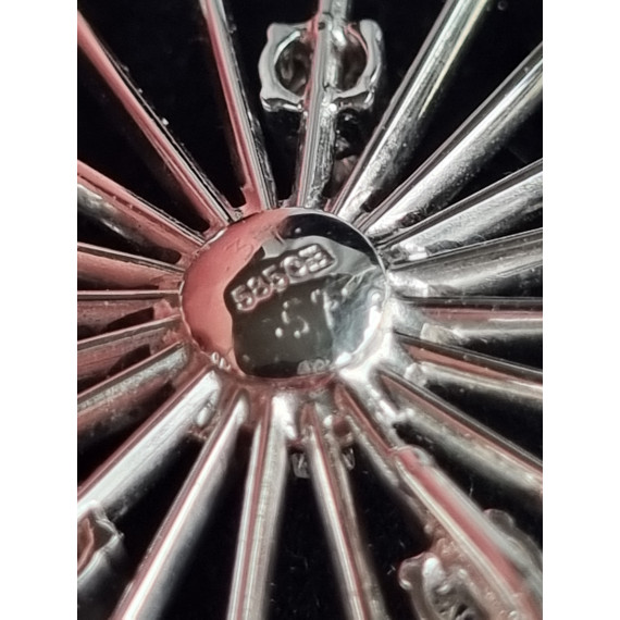 Sonja nålen i 585 hvitt gull, med diamanter og perler, anheng og med nål