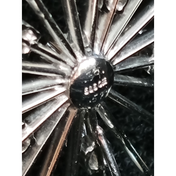 Sonja nålen i 585 hvitt gull, med diamanter og perler, anheng og med nål