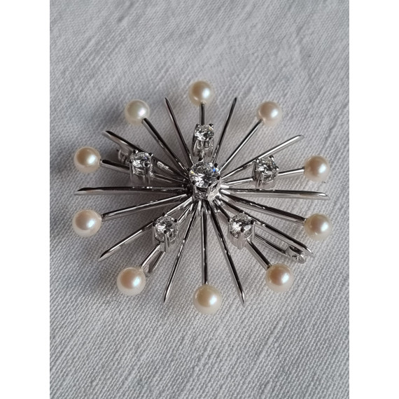 Sonja nålen i 585 hvitt gull, med diamanter og perler, anheng og med nål