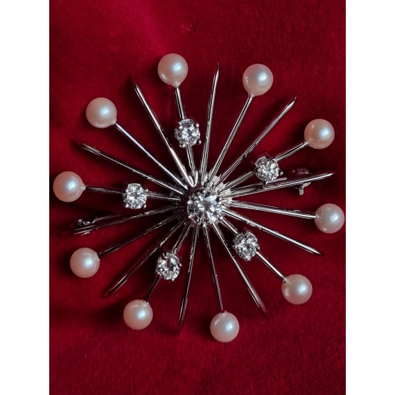 Sonja nålen i 585 hvitt gull, med diamanter og perler, anheng og med nål