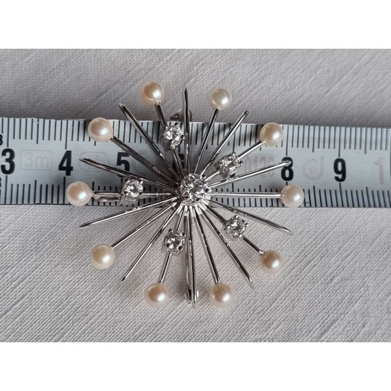 Sonja nålen i 585 hvitt gull, med diamanter og perler, anheng og med nål