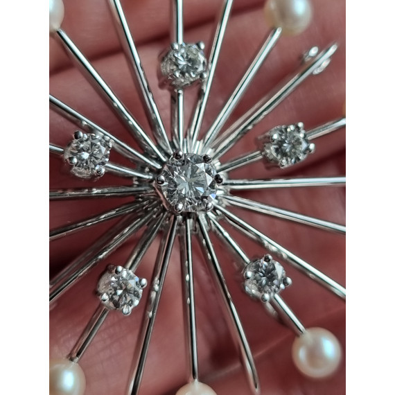 Sonja nålen i 585 hvitt gull, med diamanter og perler, anheng og med nål