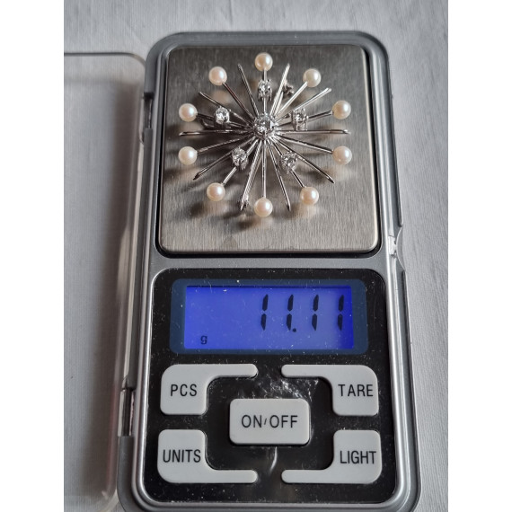 Sonja nålen i 585 hvitt gull, med diamanter og perler, anheng og med nål