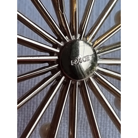 Sonja nålen i 585 gult gull, med perler, original anheng og brosje