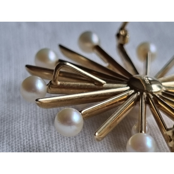 Sonja nålen i 585 gult gull, med perler, original anheng og brosje