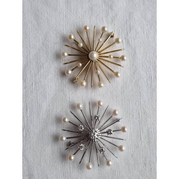 Sonja nålen i 585 hvitt gull, med diamanter og perler, anheng og med nål