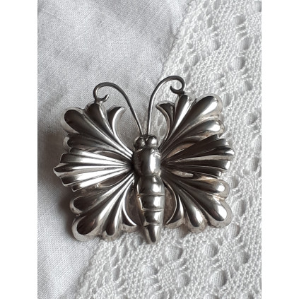 Sølv sommerfugl av Einar Modahl