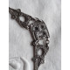 Langt ertekjede i sølv med norrøn maske-dekor, ustemplet, drøye 157 cm langt