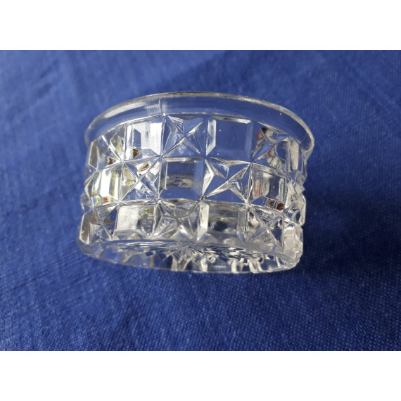 Saltkar i pressglass, ovalt med rikt slipt glass
