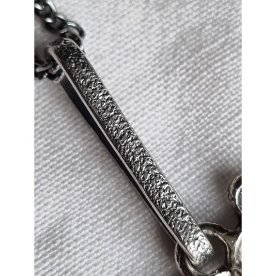 Eldre, vakkert smykke fra Thune med sølv ramme i gjennombrutt design