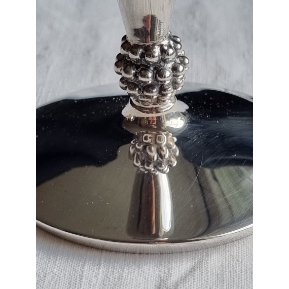 Vase med perle, eller kuledekor i bunnen, godt stemplet for 925 sølv