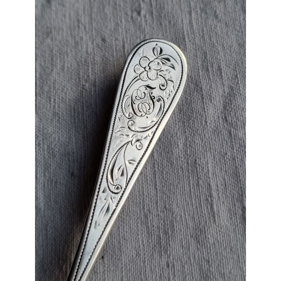Antikk teskje i sølv, med egendesignet dekor fra Torgersen