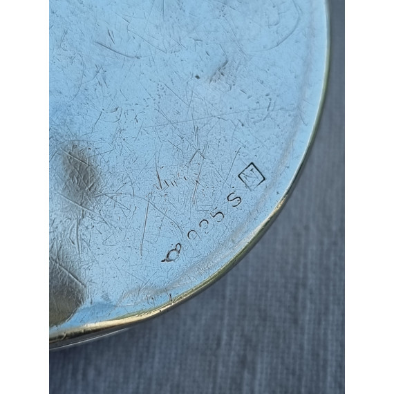 Rund pilleeske fra Hans Hole, ca 5 cm i diameter i 925 sølv