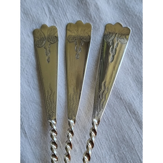 Vakre, 5 antikke sølvskjeer med delvis vridd skaft, og særegen dekor, mrk HH, 13 cm