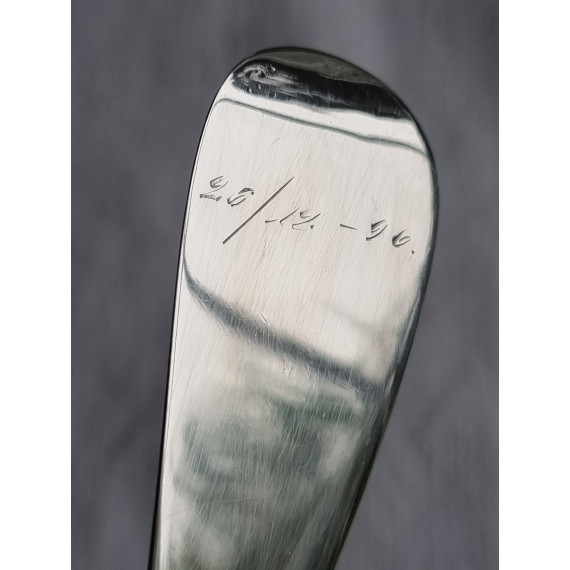 Lang, antikk fløteøse, m krok, som ny, mrk S.NILSEN 830 / 18 cm