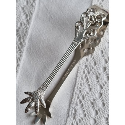 Sukkerklype i sølv i Viking Rose mønster, ser ny ut