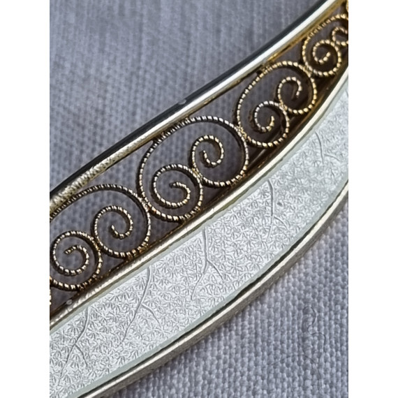 Nydelig sølv emalje brosje, m gjennombrutt design, NAJ