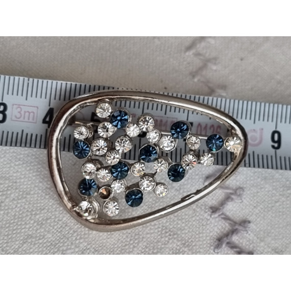 Nydelig nål med imiterte hvitt gull, safirer og diamanter (Rhinestone)