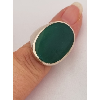Stor ring i 925 sølv, m en stor cabosjong slipt 23 mm grønn onyx, st 52