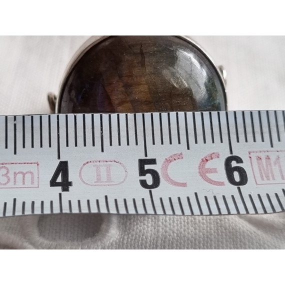 Sølvring med cabosjong slipt 20 mm spektrolitt, strl 56