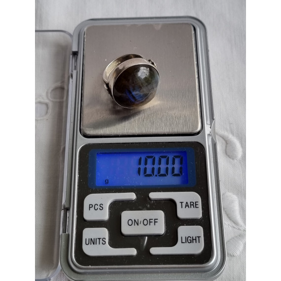 Sølvring med cabosjong slipt 20 mm spektrolitt, strl 56