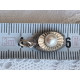 Sølv smykkelås, gjort om til anheng, med antatt ekte perle
