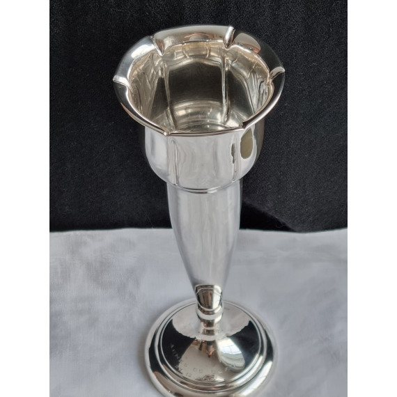 Nydelig vase i sølv, ca 24,5 cm høy med gravering