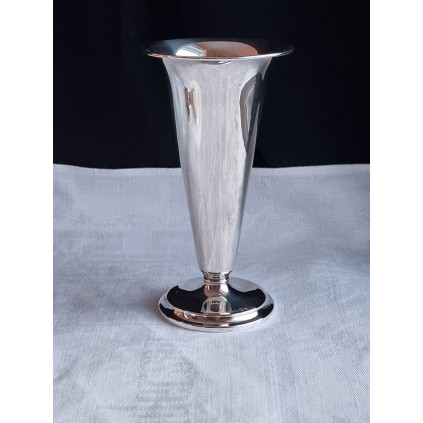 Nydelig stilren vase, sølvvase, ca 12 cm høy