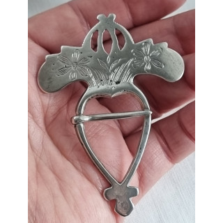 Antikk hjertesølje 1800-tall, med siselert dekor, ca 6,8 x 5,1 cm